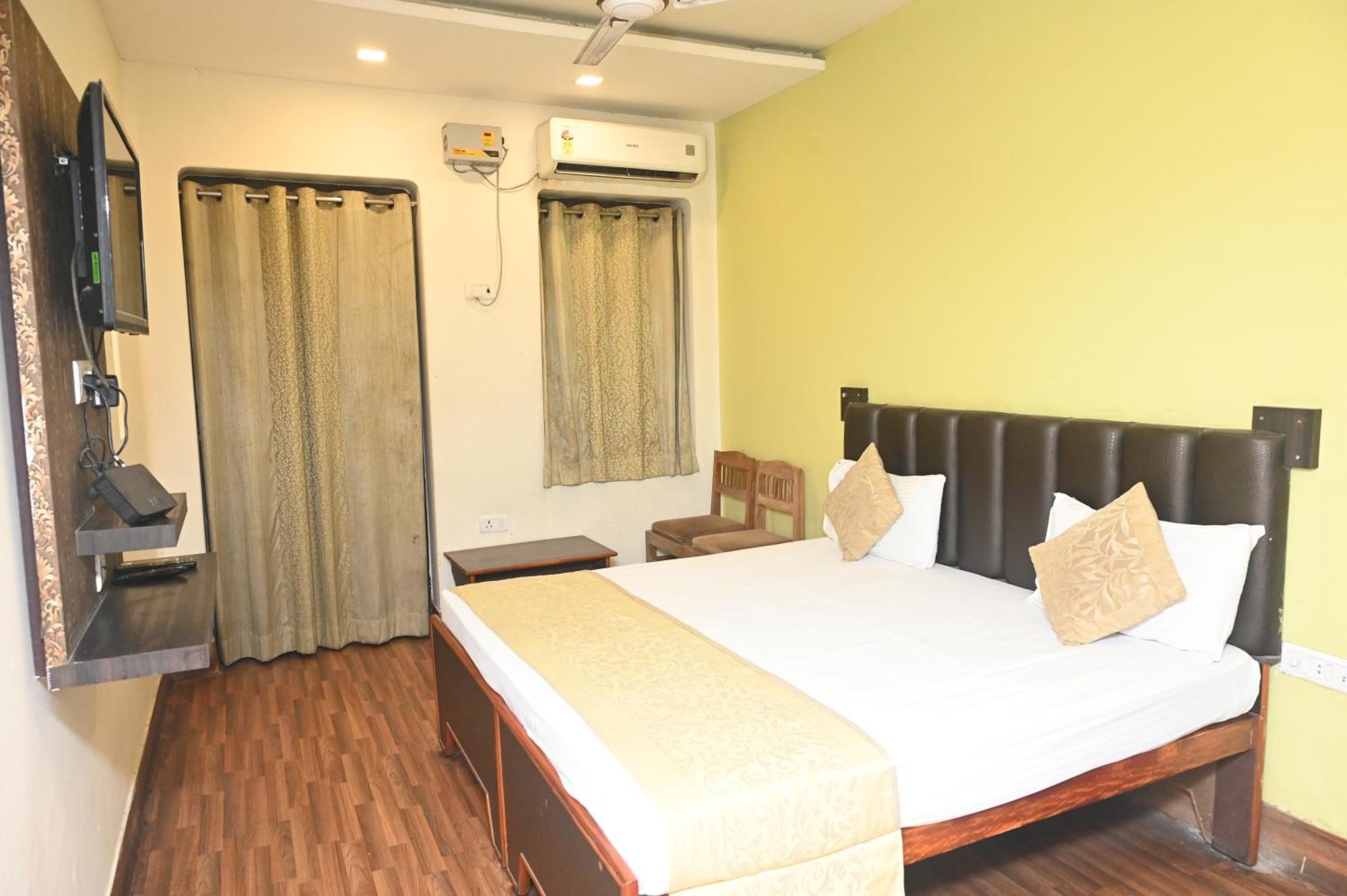 Hotel Gokul Grand — Photos 2
